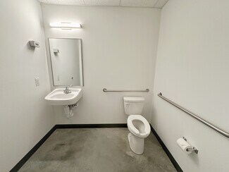 Plus de détails pour 5720-5724 N Commerce Ct, Alpharetta, GA - Local d'activités à louer