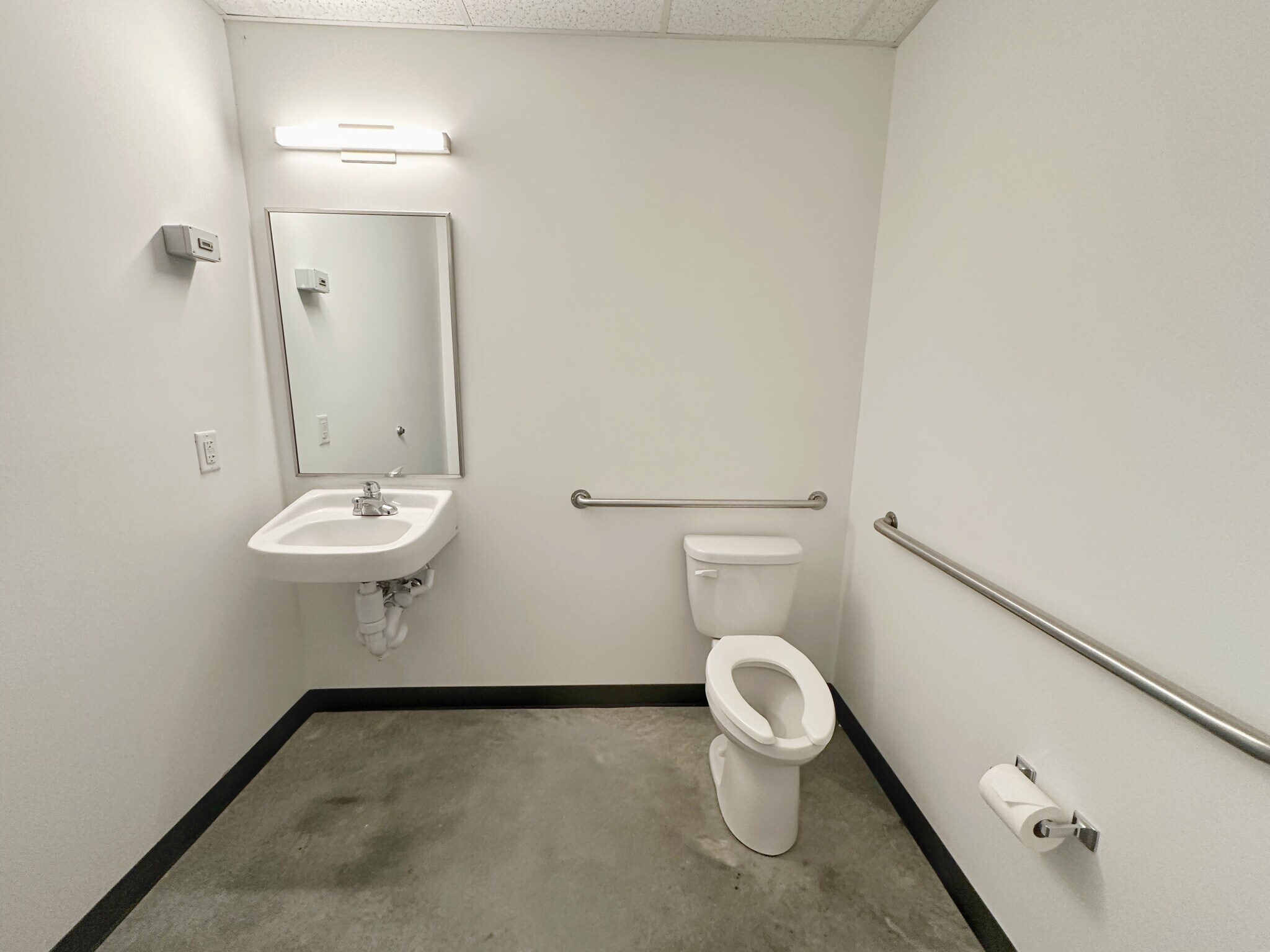 5720-5724 N Commerce Ct, Alpharetta, GA à louer Photo de l’immeuble– Image 1 sur 4