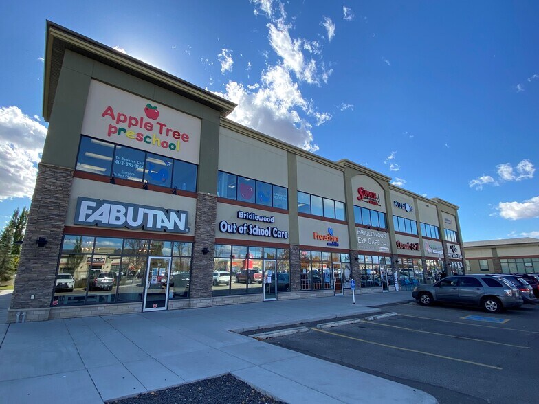 2335 162nd Ave SW, Calgary, AB à louer - Photo de l’immeuble – Image 2 sur 6