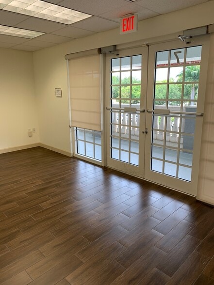2201-2225 N Commerce Pky, Weston, FL à louer - Photo intérieure – Image 2 sur 10
