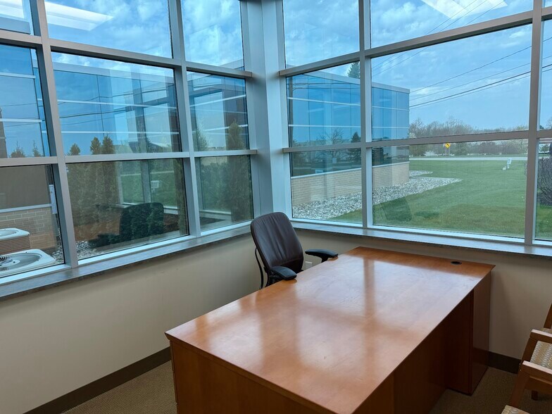 8235 N Holly Rd, Grand Blanc, MI à louer - Photo intérieure – Image 3 sur 18