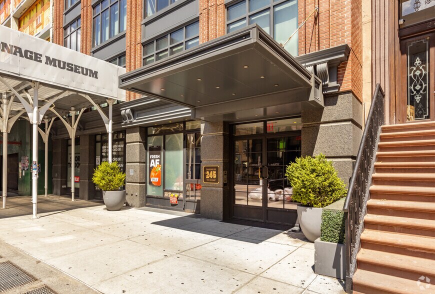245 W 14th St, New York, NY à vendre - Photo de l’immeuble – Image 1 sur 6