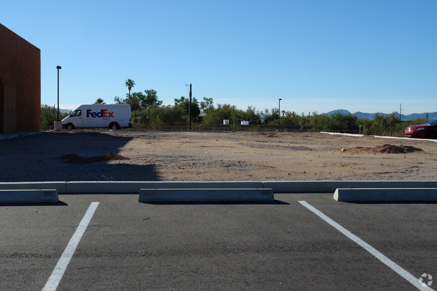 1645 W Ina Rd, Tucson, AZ à vendre - Photo principale – Image 2 sur 9