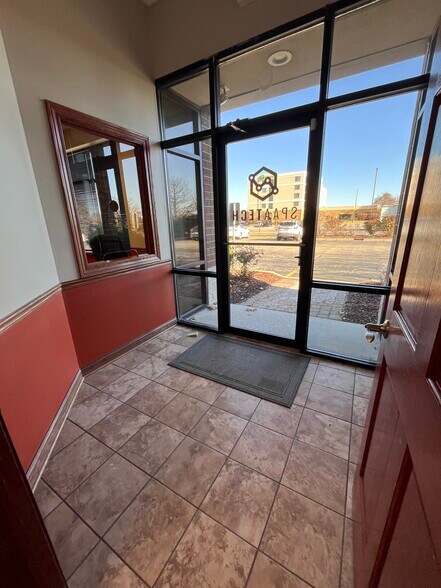 215 Remington Blvd, Bolingbrook, IL à vendre - Photo de l’immeuble – Image 2 sur 6