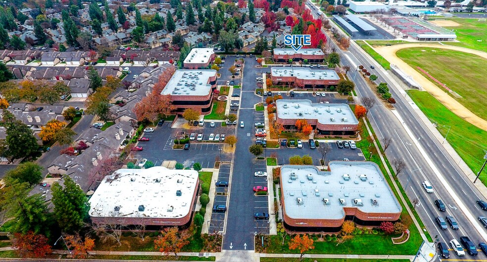 7489 N 1st St, Fresno, CA à louer - Photo de l’immeuble – Image 2 sur 2