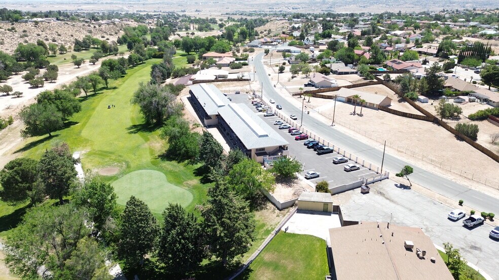 17990 Bangor Ave, Hesperia, CA à vendre - Photo principale – Image 1 sur 33