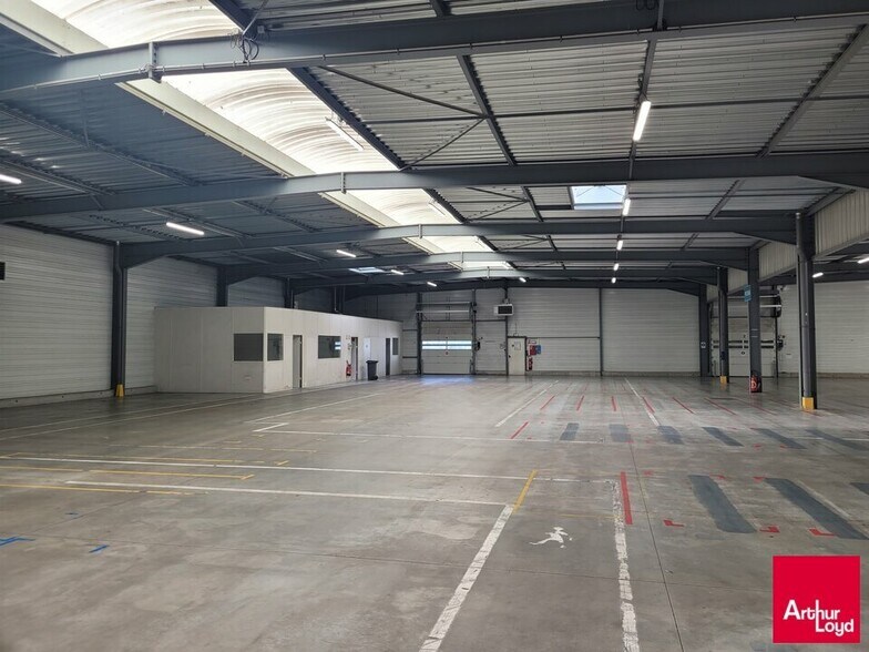 Local d'activités dans Allonnes à vendre - Photo de l’immeuble – Image 2 sur 5