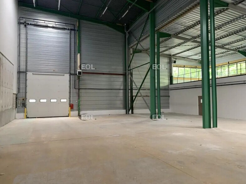 Industriel/Logistique dans Villeneuve-la-Garenne à louer - Photo de l’immeuble – Image 2 sur 20