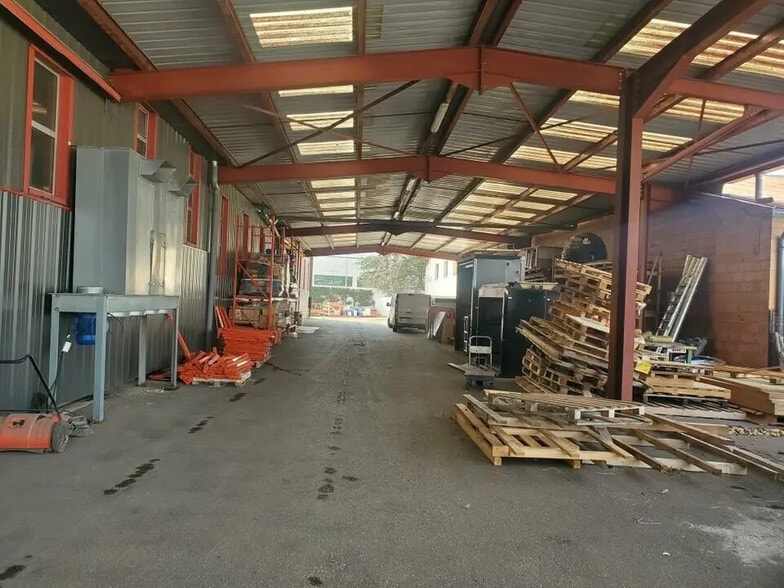 Industriel/Logistique dans CIVRIEUX-D'AZERGUES à louer - Photo de l’immeuble – Image 1 sur 6
