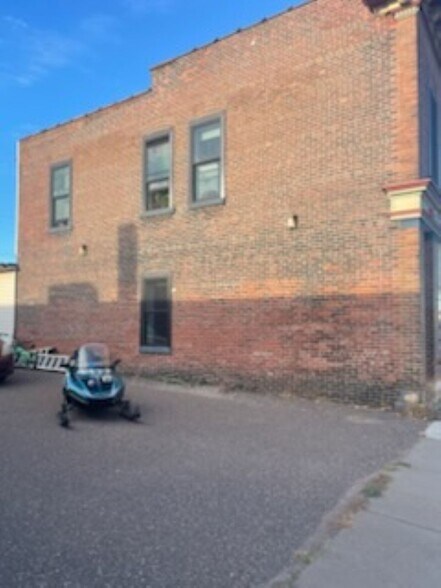 407 N Front St, Spooner, WI à vendre - Photo de l’immeuble – Image 3 sur 10