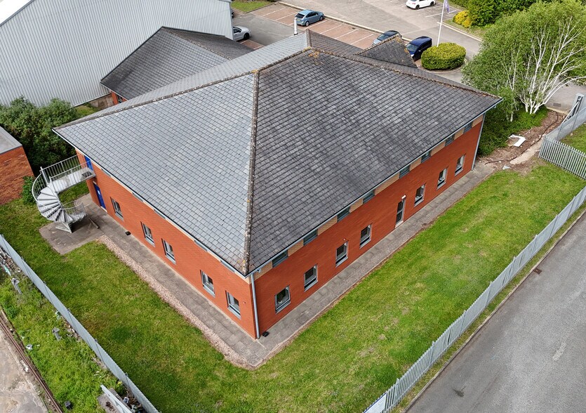 5 Hereward Rise, Halesowen à louer - Photo de l’immeuble – Image 1 sur 3