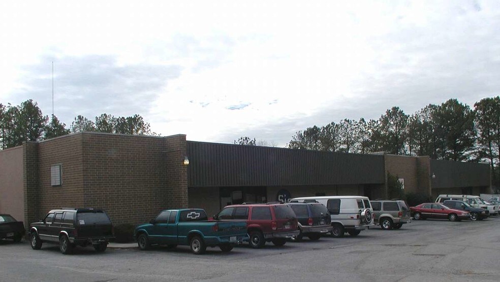 2732-2740 S Cobb Industrial Blvd SE, Smyrna, GA à louer - Photo de l’immeuble – Image 2 sur 6