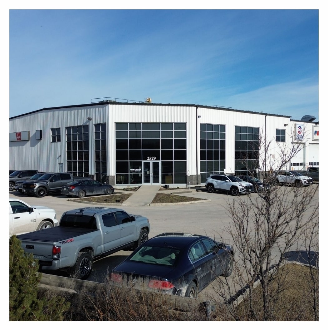 2529 Inkster Blvd, Winnipeg, MB à louer Photo de l’immeuble– Image 1 sur 19