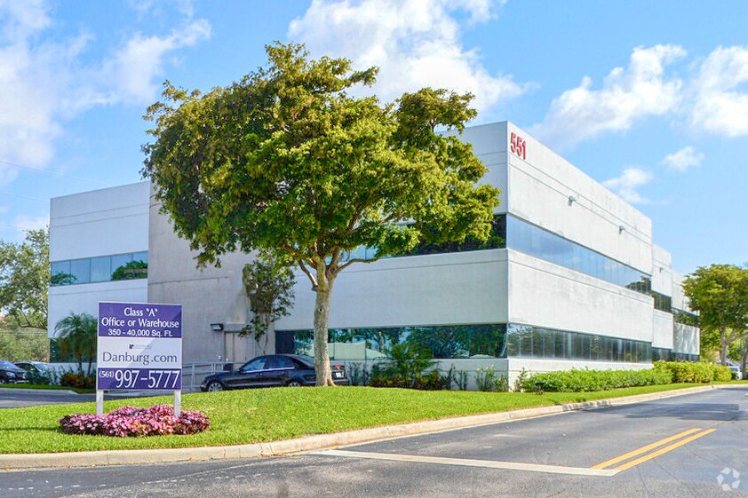 551 NW 77th St, Boca Raton, FL à louer - Photo de l’immeuble – Image 1 sur 9