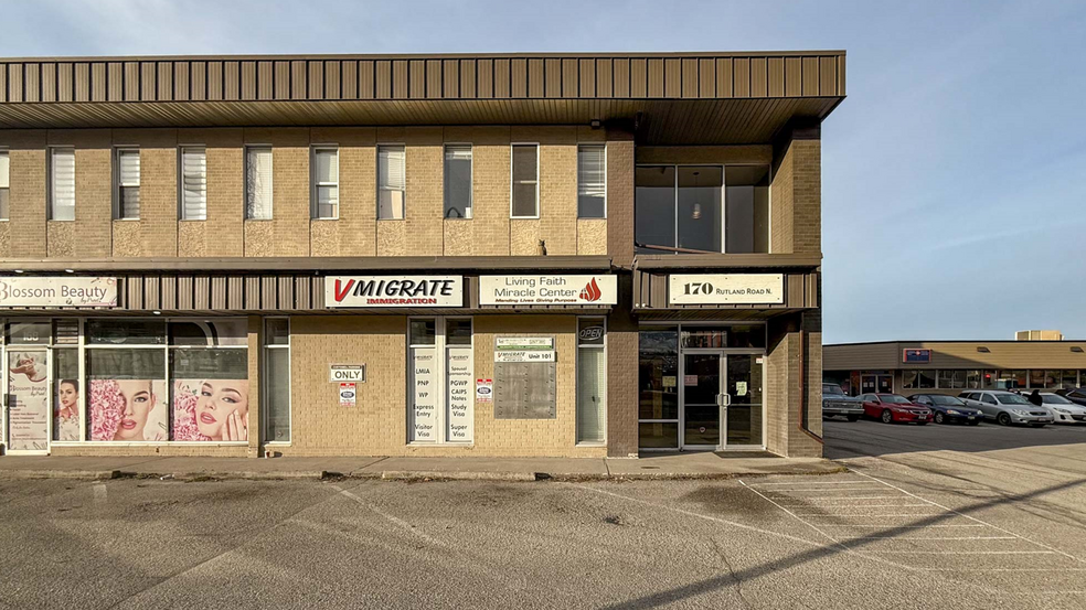 170 Rutland Rd N, Kelowna, BC à louer - Photo de l’immeuble – Image 3 sur 4