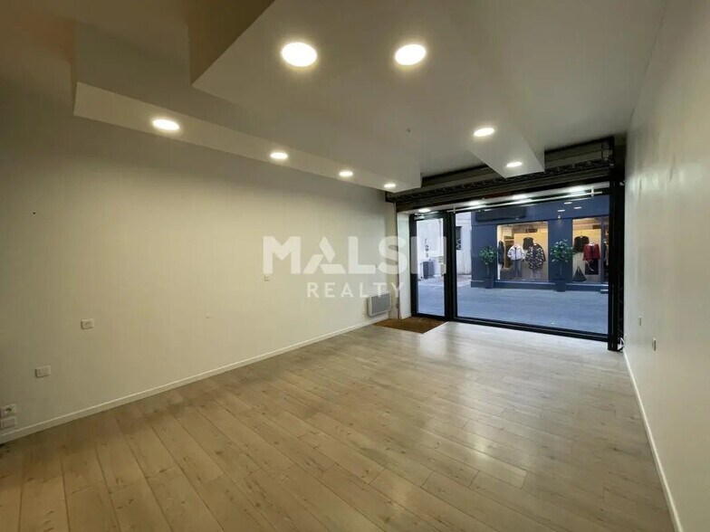 Local commercial dans Saint-Étienne à louer - Photo de l’immeuble – Image 1 sur 7