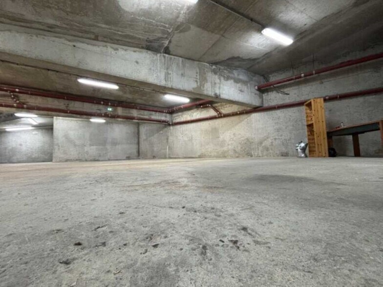 Local d'activités dans Courbevoie à vendre - Photo de l’immeuble – Image 1 sur 15