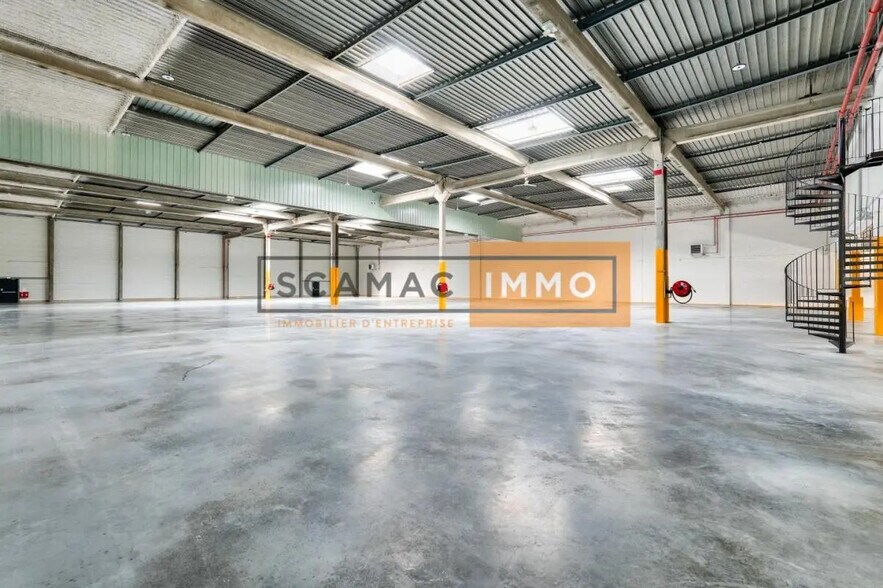 Industriel/Logistique dans Trappes à louer - Photo de l’immeuble – Image 1 sur 15