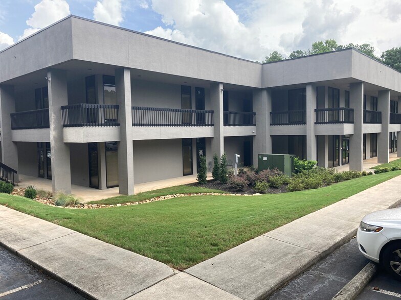 5825 Glenridge Dr NE, Sandy Springs, GA à louer - Photo de l’immeuble – Image 3 sur 26