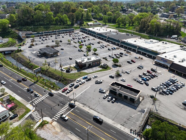 2003-2043 N Broadway St, Knoxville, TN à vendre - Photo principale – Image 1 sur 9