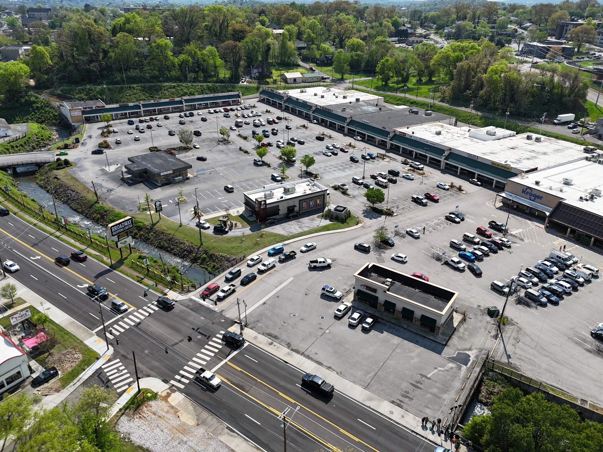 The Broadway Shopping Center portefeuille de 5 biens à vendre sur LoopNet.fr Photo principale– Image 1 sur 4