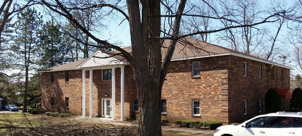 8 Red Fox Dr, Colonie, NY à louer - Photo de l’immeuble – Image 3 sur 11