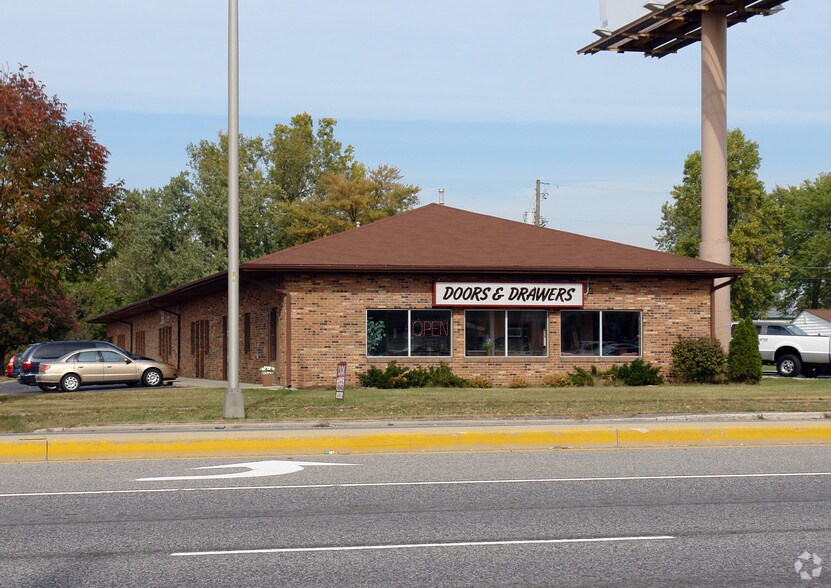 916 W Coliseum Blvd, Fort Wayne, IN à louer - Photo de l’immeuble – Image 2 sur 9