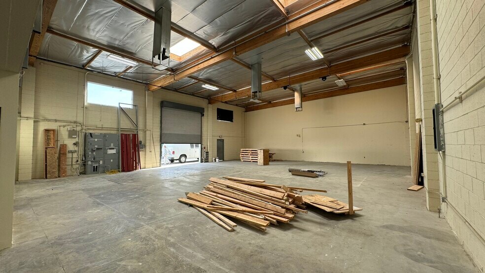 9637-9649 Owensmouth Ave, Chatsworth, CA à louer - Photo de l’immeuble – Image 3 sur 5