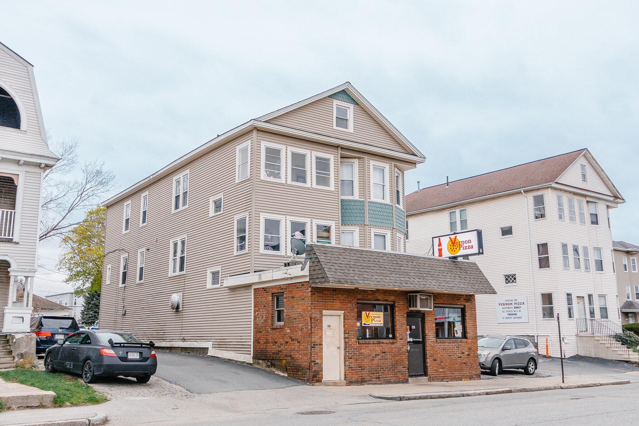 147 Vernon St, Worcester, MA à vendre Photo principale– Image 1 sur 2