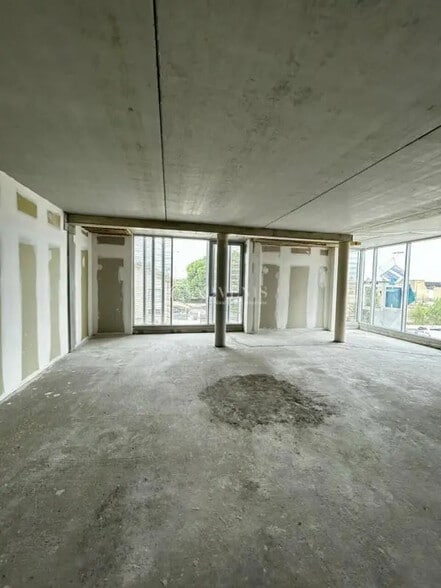 Bureau dans  à vendre - Photo de l’immeuble – Image 1 sur 3
