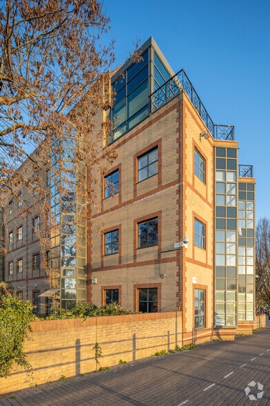 72 Chancellors Rd, Londres à louer - Photo de l’immeuble – Image 3 sur 4
