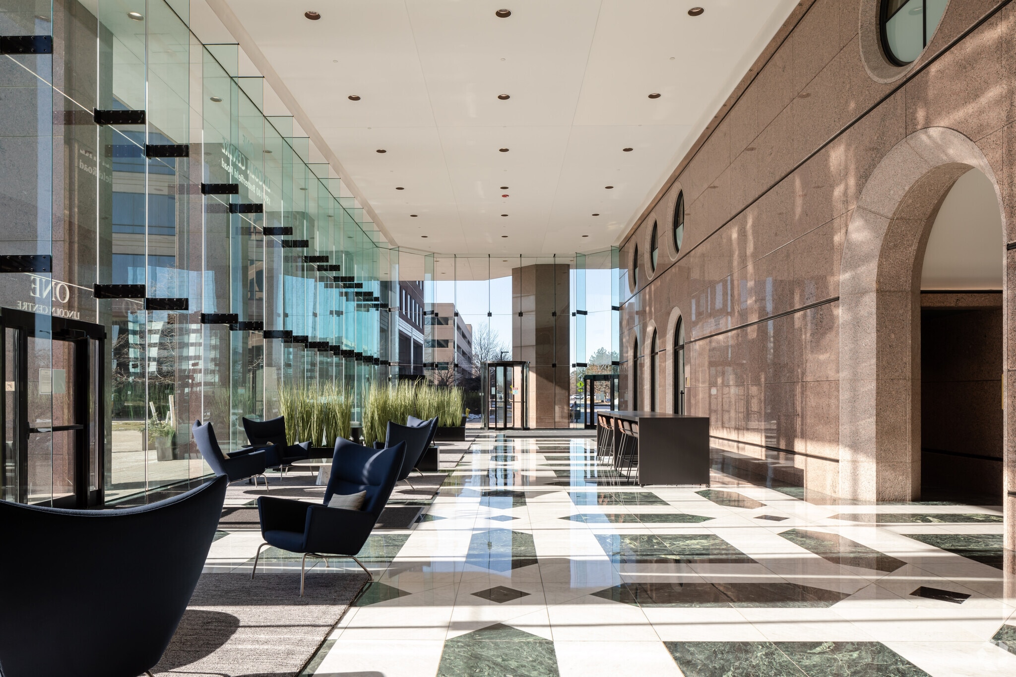 18W140 Butterfield Rd, Oakbrook Terrace, IL à louer Photo principale– Image 1 sur 13