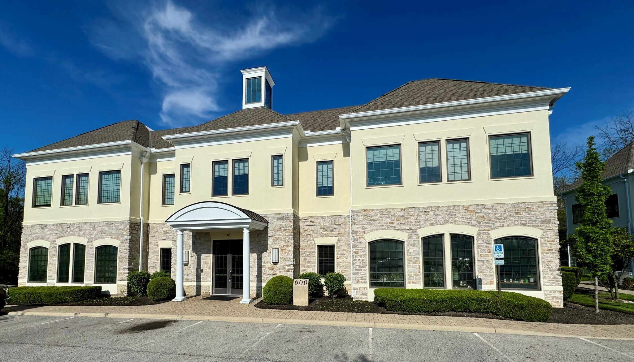 600 Stonehenge Pky, Dublin, OH à vendre Photo principale– Image 1 sur 12