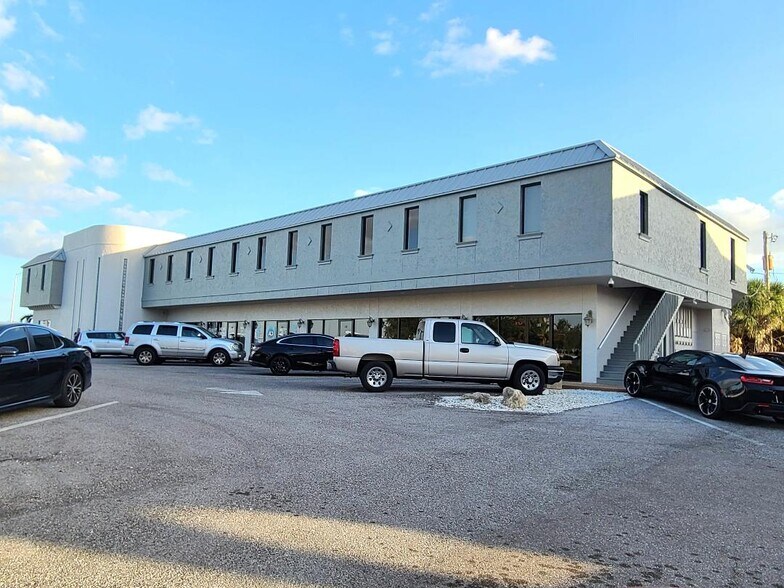 7910 N Tamiami Trl, Sarasota, FL à louer - Photo de l’immeuble – Image 3 sur 94
