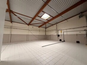 Local d’activités dans Décines-Charpieu à louer Photo intérieure– Image 2 sur 5