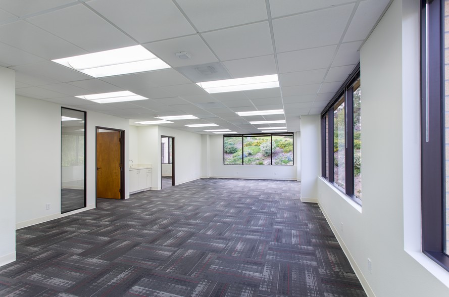 16835 W Bernardo Dr, San Diego, CA à louer - Photo intérieure – Image 2 sur 7