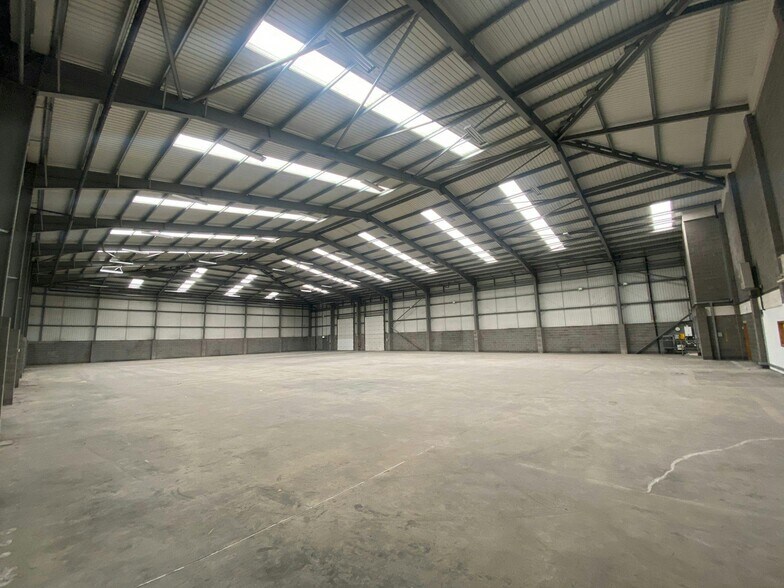 Kingsmark Fwy, Bradford à louer - Photo de l’immeuble – Image 3 sur 16