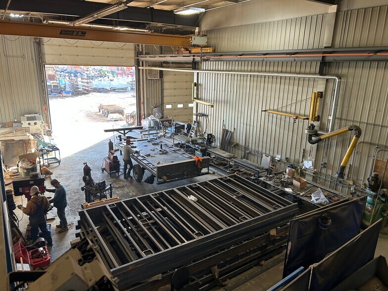 357 Saskatchewan Ave, Spruce Grove, AB à louer - Photo de l’immeuble – Image 3 sur 12