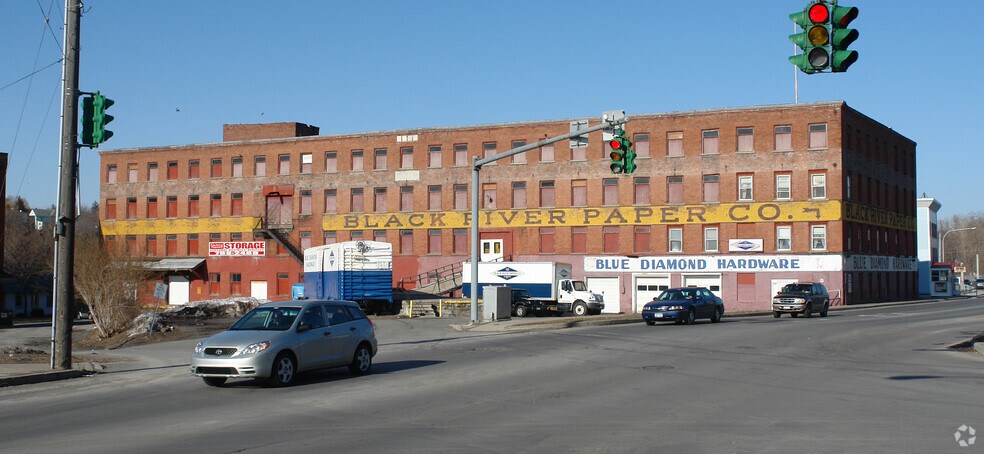 1 Factory Sq, Watertown, NY à vendre - Photo principale – Image 1 sur 2