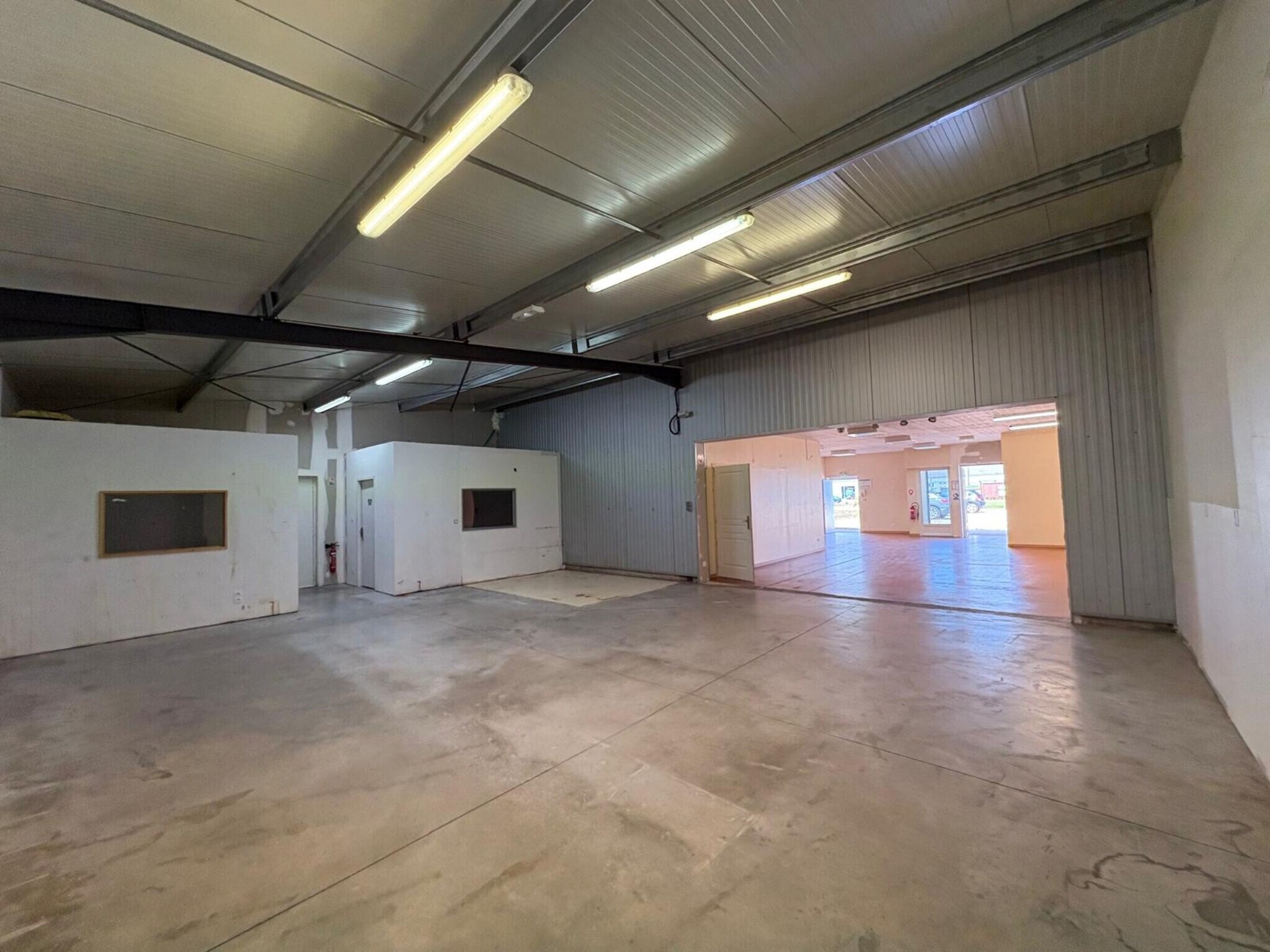 Local d’activités dans SAINT-SEURIN-SUR-L'ISLE à louer Photo de l’immeuble– Image 1 sur 7