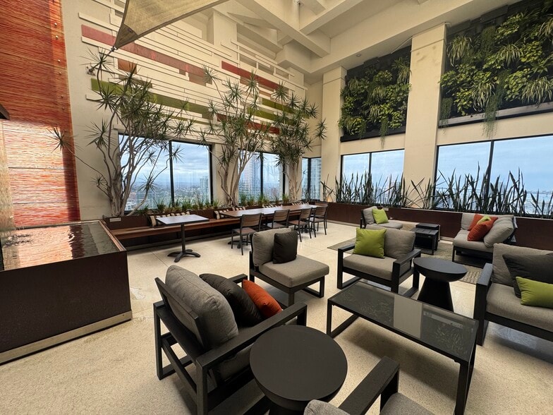 525 B St, San Diego, CA à louer - Hall d’entrée – Image 3 sur 5