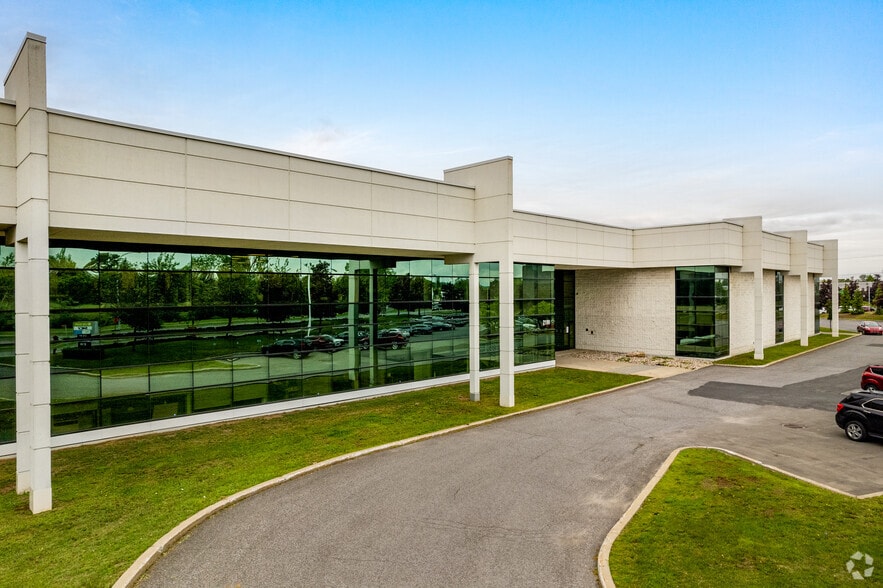 2199 Boul Fernand-Lafontaine, Longueuil, QC à louer - Photo principale – Image 1 sur 4