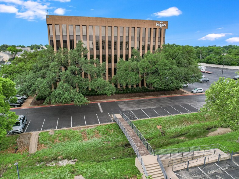 Lender Driven | Chase Park Office Campus portefeuille de 5 biens à vendre sur LoopNet.fr - Photo de l’immeuble – Image 2 sur 23