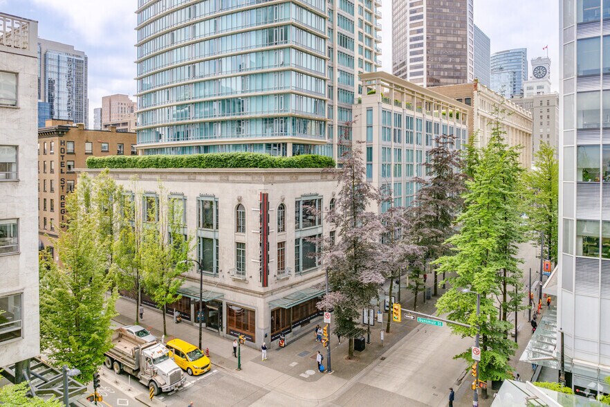 610 Granville St, Vancouver, BC à louer - Photo de l’immeuble – Image 2 sur 5