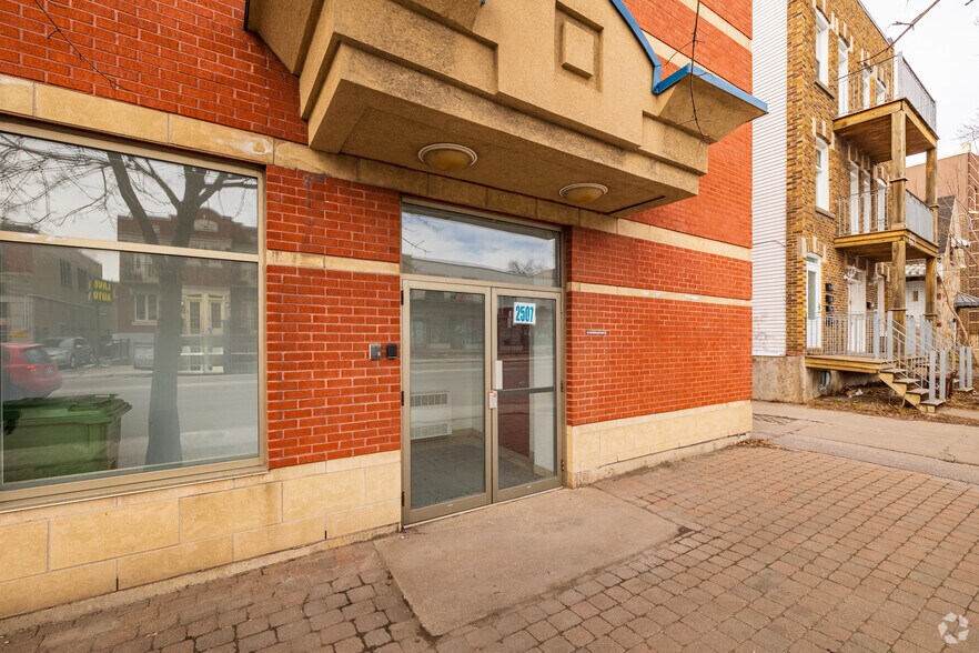 2507 Boul Rosemont, Montréal, QC à louer - Photo de l’immeuble – Image 2 sur 3