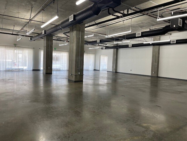 810 E Pico Blvd, Los Angeles, CA à louer - Photo de l’immeuble – Image 2 sur 11
