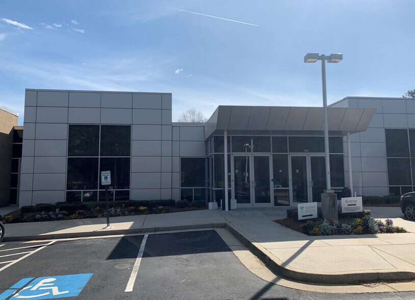 1720 Phoenix Blvd, College Park, GA à louer - Photo de l’immeuble – Image 3 sur 18