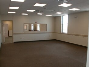 3017-3023 Hempstead Tpke, Levittown, NY à louer Photo intérieure– Image 1 sur 8