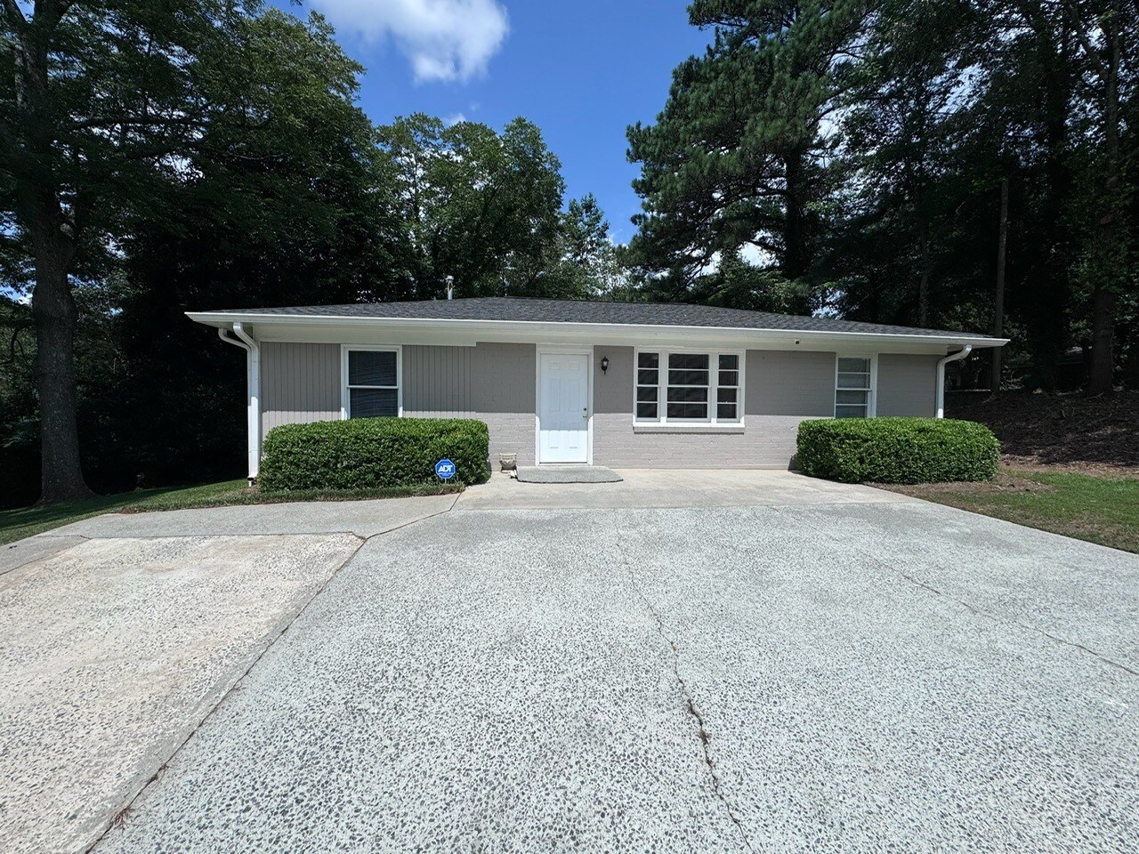 1052 Powder Springs Rd SW, Marietta, GA à louer Photo de l’immeuble– Image 1 sur 6