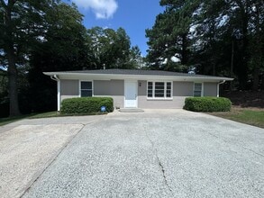 1052 Powder Springs Rd SW, Marietta, GA à louer Photo de l’immeuble– Image 1 sur 6